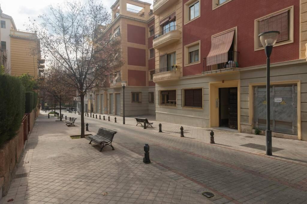 Fabuloso Piso Junto A Paseo De La Bomba Granada Luaran gambar